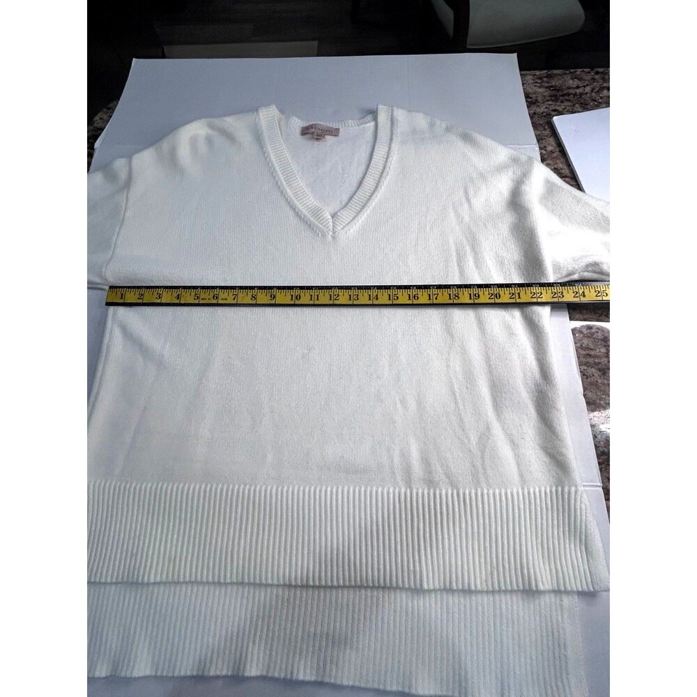 Philosophy by Republic Woman’s Size XL V-Neck White Sweater with Faux Fur Cuffs. - Picture 9 of 12